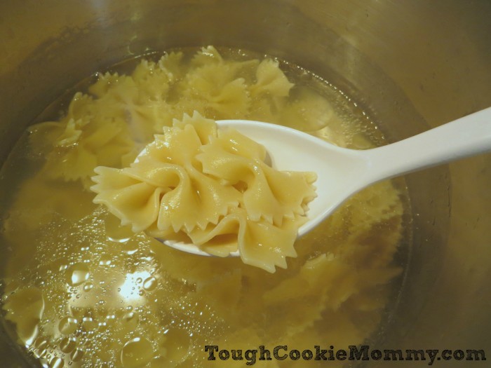 Make Pasta Alfredo In 20 Minutes! - Tough Cookie Mommy