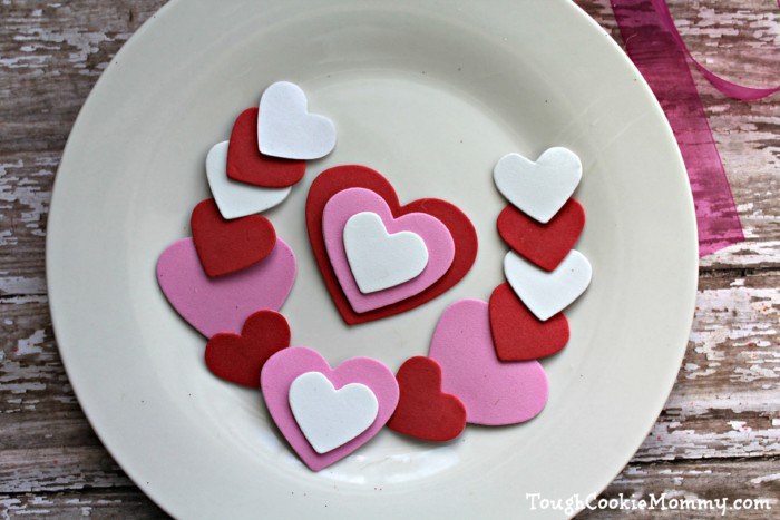 Dollar Store DIY: Heart Plate Wall Hanging 